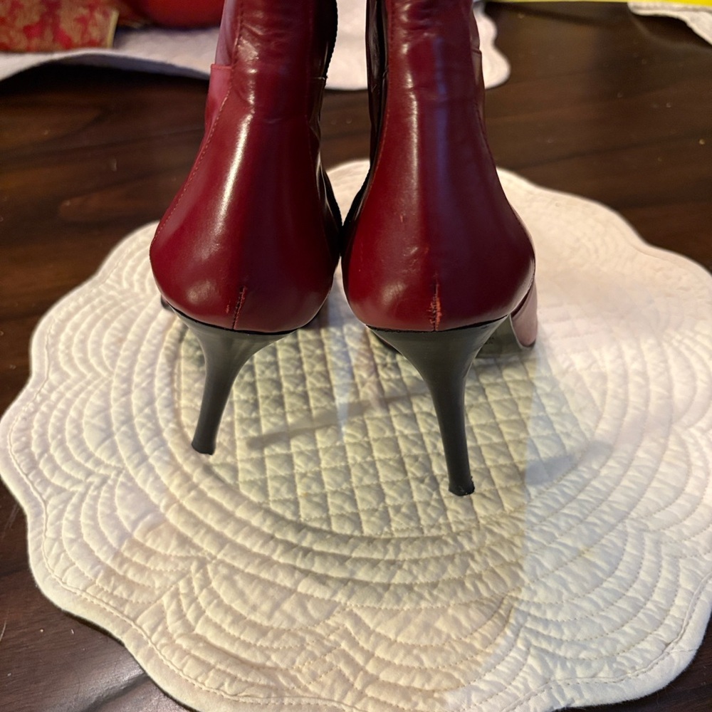 💋Charles David ♥️ Red Leather Stiletto Heeled Pointy Zippered Boots - Picture 5 of 16